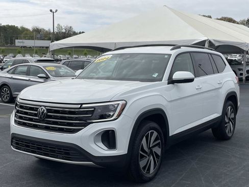 Certified 2024 Volkswagen Atlas SE image 3