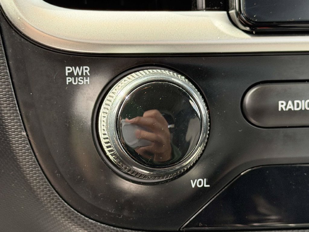 Certified 2024 Hyundai Venue SEL FWD image 30