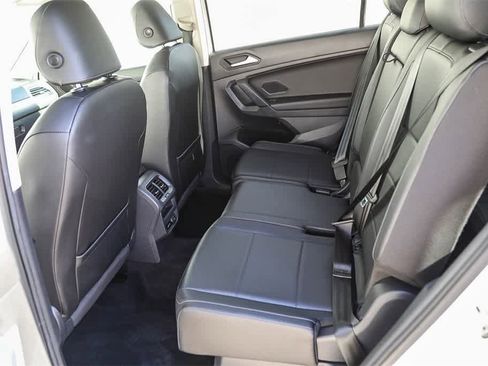 Used 2019 Volkswagen Tiguan SE image 17