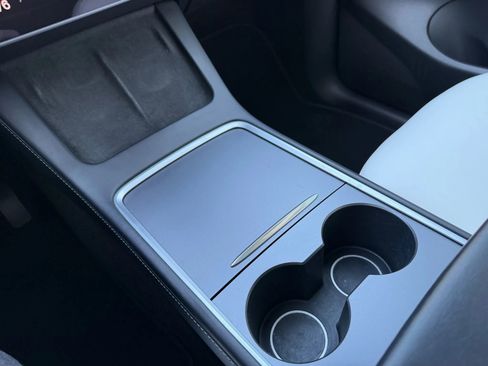 Used 2021 Tesla Model Y Long Range image 14