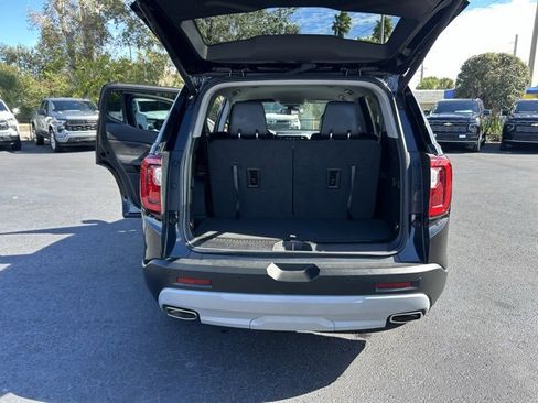 Used 2023 GMC Acadia SLT w/ Preferred Package image 17