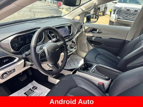 Used 2024 Chrysler Pacifica Limited FWD image 13