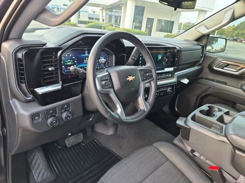 Used 2023 Chevrolet Silverado 1500 LT AWD/4WD image 9