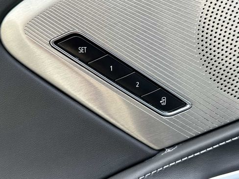 Used 2024 Chevrolet Corvette Stingray Premium Cpe w/ Body-Color Dual Roof Package image 19