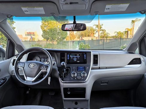 Used 2015 Toyota Sienna LE FWD image 5