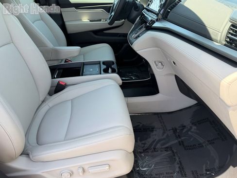 Used 2026 Honda Odyssey EX-L image 13