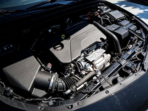 Used 2022 Chevrolet Malibu RS FWD image 32