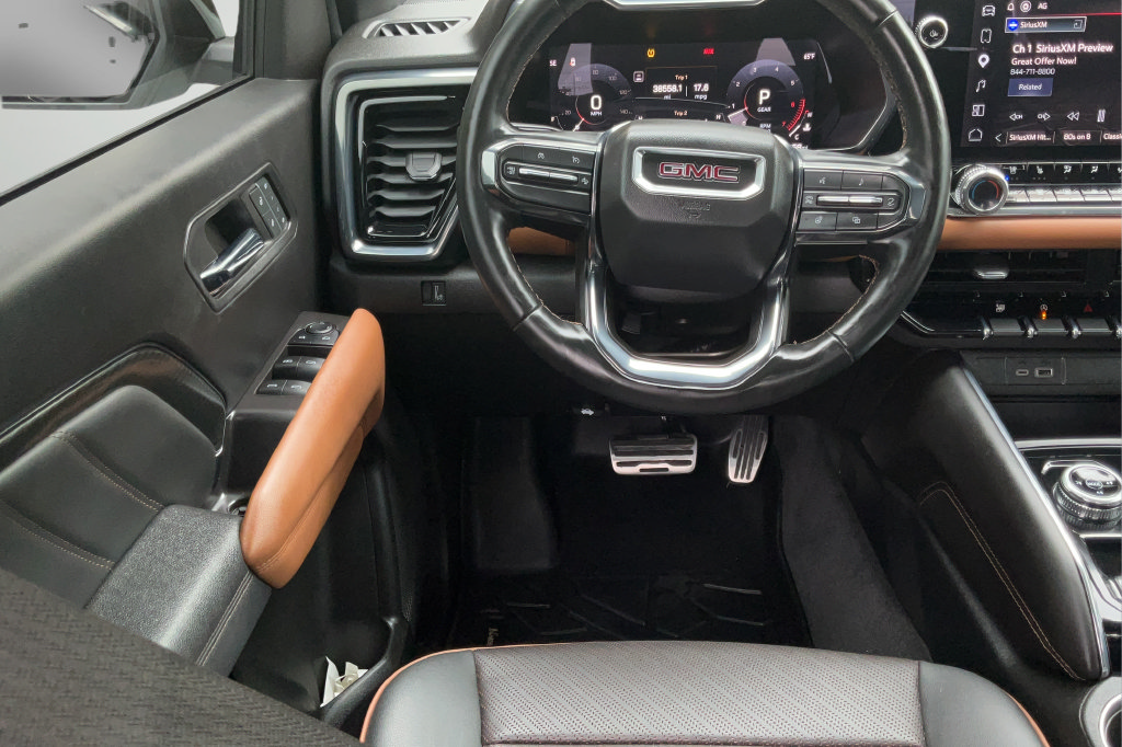 Used 2024 GMC Canyon AT4 w/ AT4 Premium Package AWD/4WD image 14