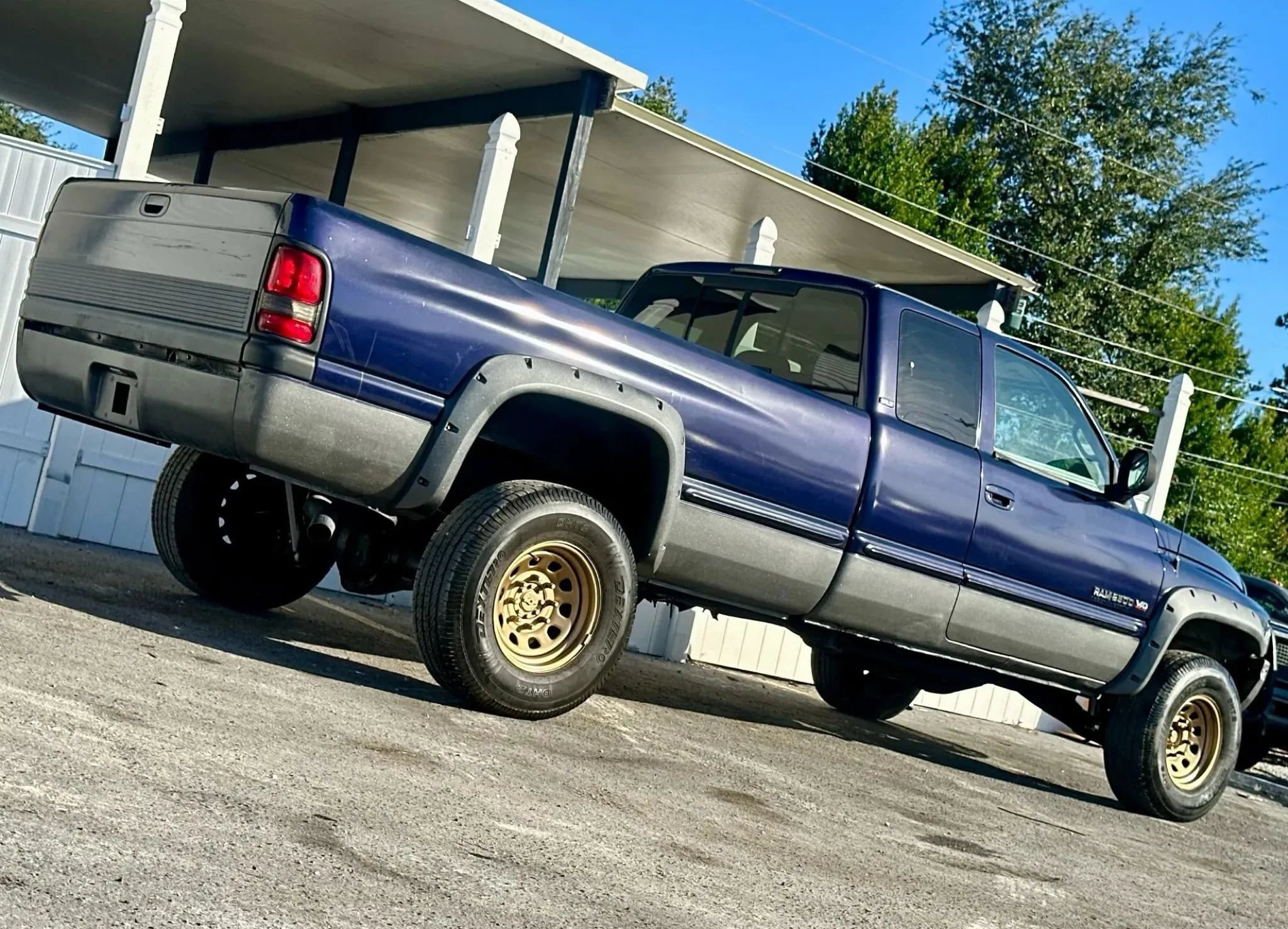 Used 1999 Dodge Ram 2500 Truck 2WD Club Cab image 2