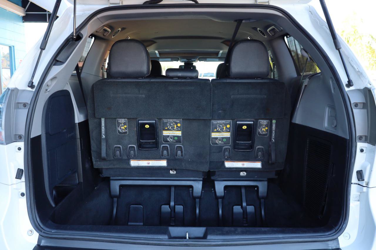 Used 2018 Toyota Sienna SE w/ SE Preferred Package FWD image 15