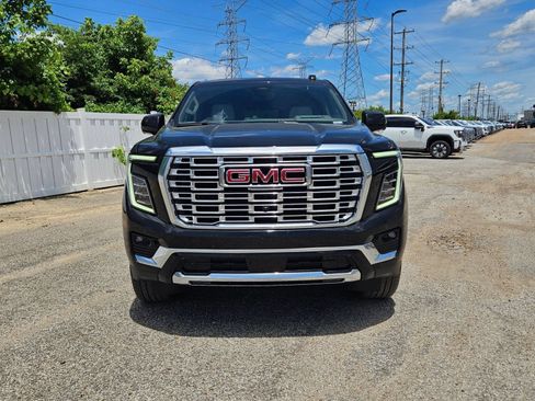 New 2026 GMC Yukon XL Denali w/ Denali Reserve Package AWD/4WD image 9