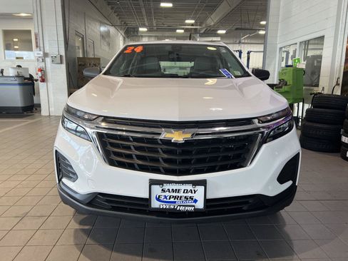 Used 2024 Chevrolet Equinox LS FWD image 2