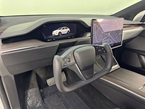 Used 2023 Tesla Model X image 13