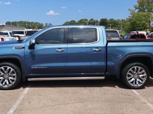 Used 2024 GMC Sierra 1500 Denali w/ Denali Reserve Package AWD/4WD image 2