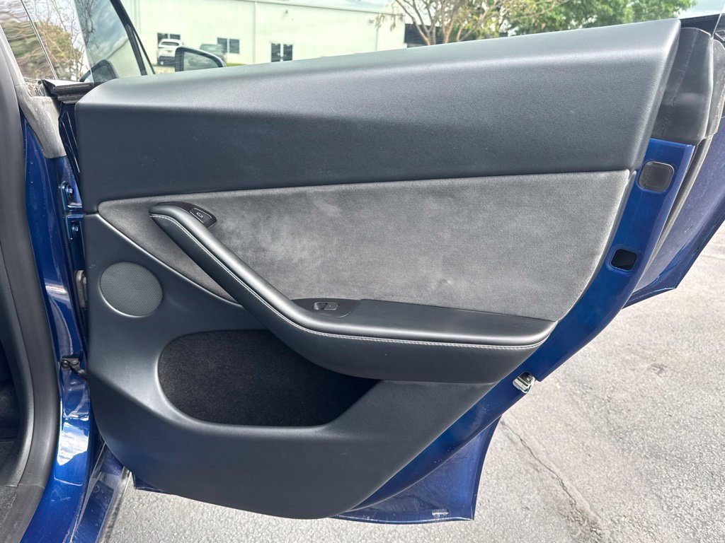 Used 2024 Tesla Model Y Long Range AWD/4WD image 21