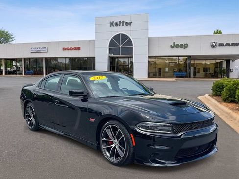 Used 2017 Dodge Charger R/T Scat Pack w/ Technology Group RWD image 3
