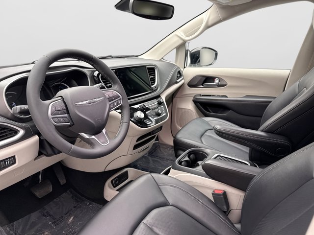 Used 2024 Chrysler Pacifica Limited FWD image 10