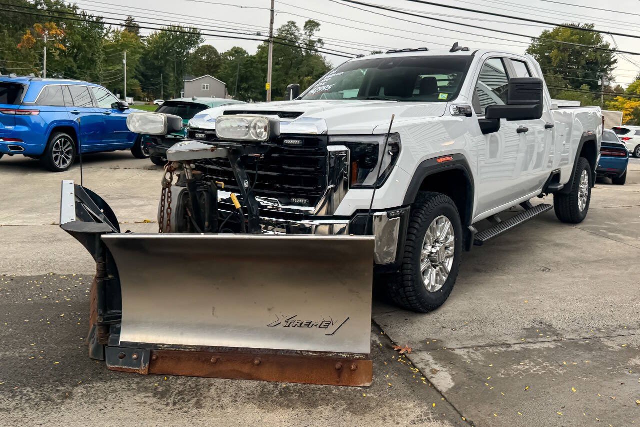 Used 2024 GMC Sierra 3500 Pro AWD/4WD image 7