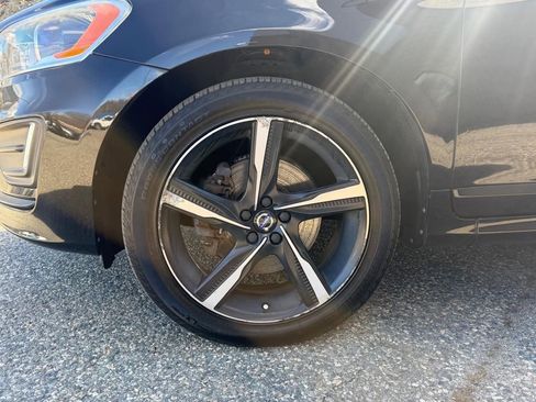 Used 2016 Volvo XC60 T6 R-Design image 10