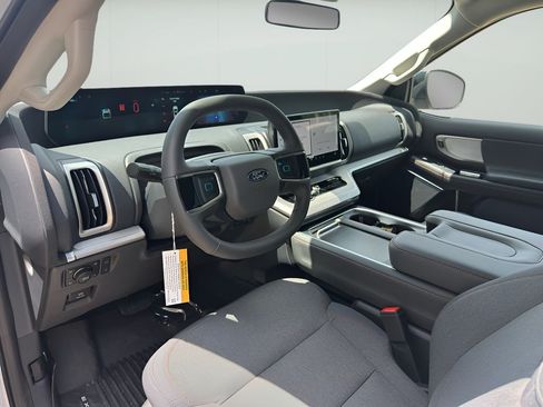New 2025 Ford Expedition Active AWD/4WD image 11