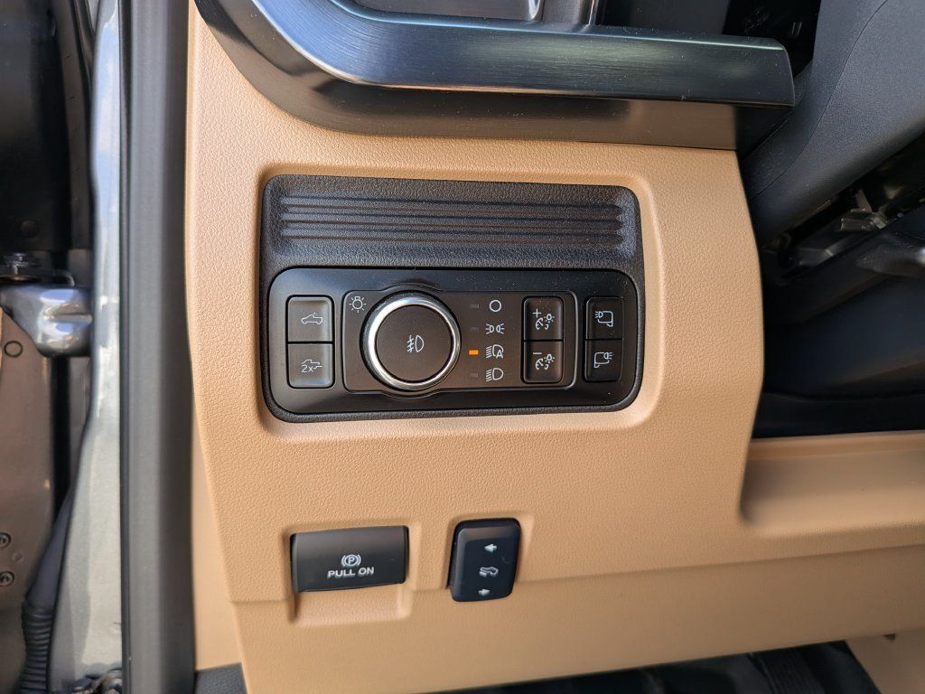 Used 2025 Ford F250 Lariat w/ Chrome Package AWD/4WD image 28