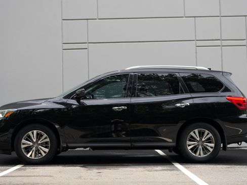 Used 2019 Nissan Pathfinder SV FWD image 8