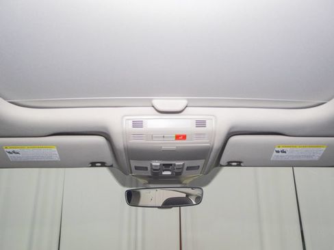 Used 2025 Volkswagen Jetta SE FWD image 25