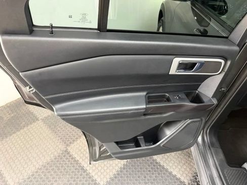 Used 2020 Ford Explorer XLT w/ Equipment Group 202A RWD image 33