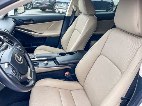 Used 2018 Lexus IS 300 image 17