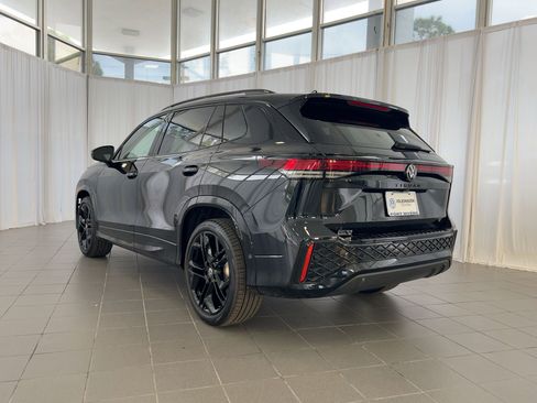 New 2026 Volkswagen Tiguan SE R-Line image 3