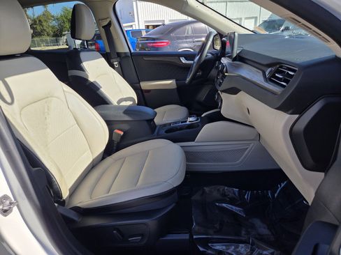 Used 2020 Ford Escape Titanium w/ Titanium Premium Package 2.0 image 17