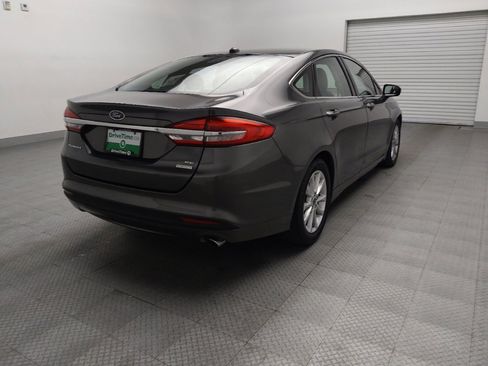 Used 2017 Ford Fusion SE FWD image 9