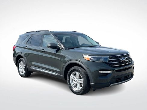 Used 2023 Ford Explorer XLT w/ Equipment Group 202A AWD/4WD image 2