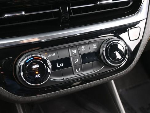 Used 2025 Buick Envista Sport Touring w/ Convenience II Package image 23