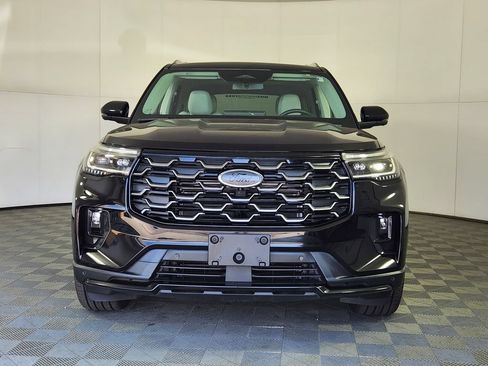 Used 2026 Ford Explorer Platinum w/ LUX Leather Package AWD/4WD image 2