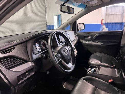 Used 2015 Toyota Sienna SE image 20
