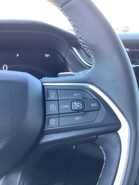 Used 2023 Jeep Grand Cherokee Altitude AWD/4WD image 29