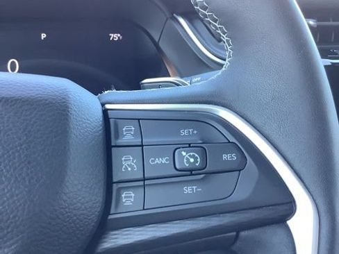 Used 2023 Jeep Grand Cherokee Altitude AWD/4WD image 29