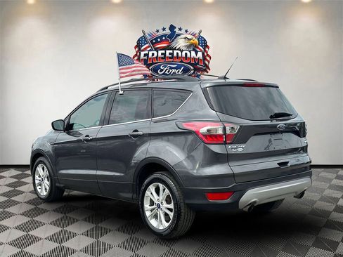 Used 2017 Ford Escape SE w/ Equipment Group 201A FWD image 4