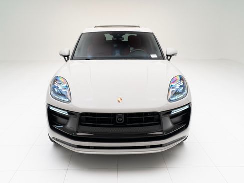 Certified 2026 Porsche Macan AWD/4WD image 6