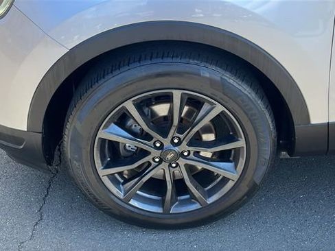 Used 2018 Ford Explorer XLT w/ Equipment Group 202A AWD/4WD image 8