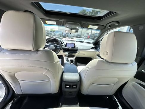 Certified 2022 Cadillac CT4 Luxury w/ Sun And Sound Package RWD image 33