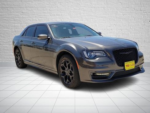 Used 2022 Chrysler 300 Touring L w/ Comfort Group AWD/4WD image 6