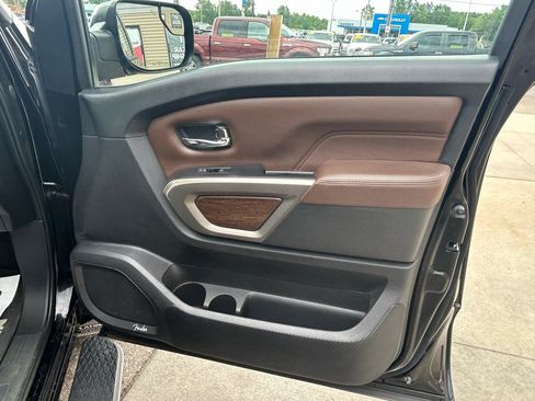 Used 2021 Nissan Titan Platinum Reserve w/ Moonroof Package AWD/4WD image 16