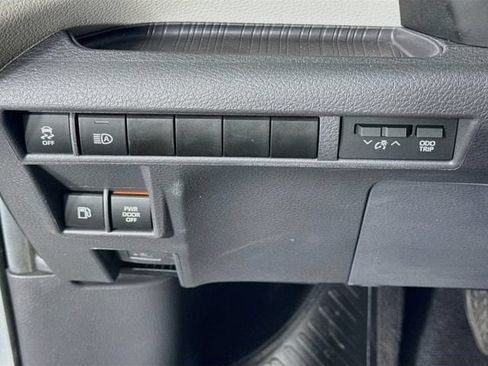 Certified 2024 Toyota Sienna XLE FWD image 11