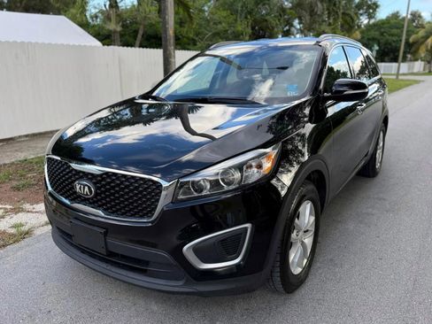 Used 2017 Kia Sorento LX image 4