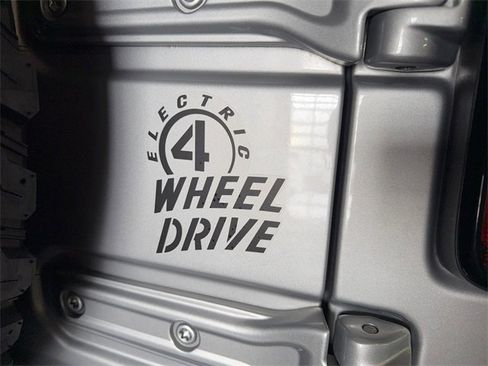 Used 2023 Jeep Wrangler Unlimited w/ Sun & Screen Package image 9