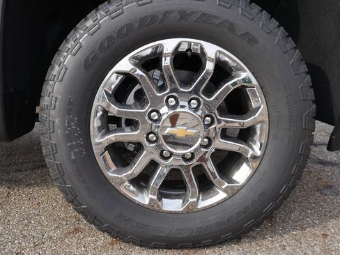 New 2026 Chevrolet Silverado 2500 LTZ w/ LTZ Plus Package AWD/4WD image 9