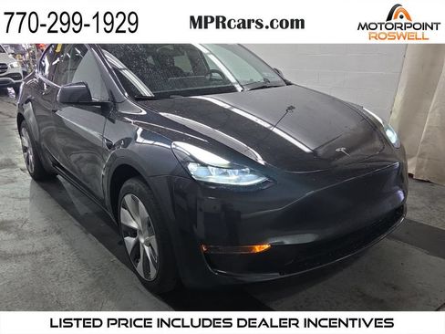 Used 2024 Tesla Model Y 2WD image 1