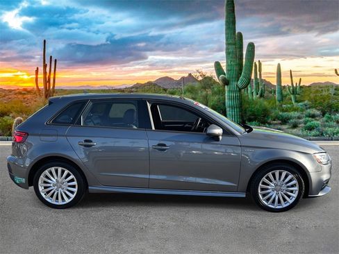 Used 2017 Audi A3 e-tron Premium image 2